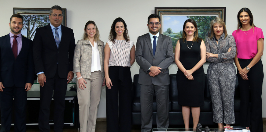 A equipe do TCEMG foi recepcionada no gabinete da defensora pública-geral (Foto: Thiago Rios)